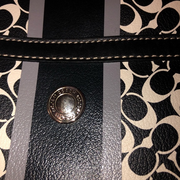 Coach bag. - Picture 2 of 11
